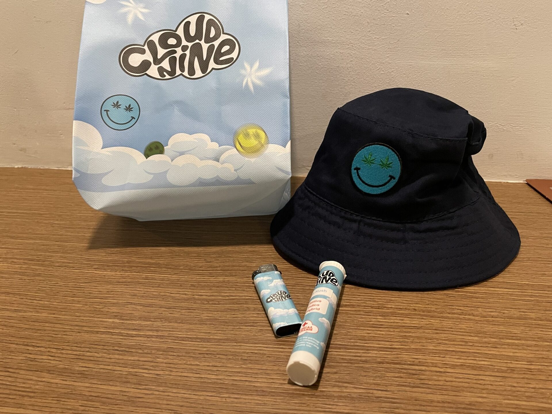 泰國大麻旅行戰利品，打火機帽子等紀念品