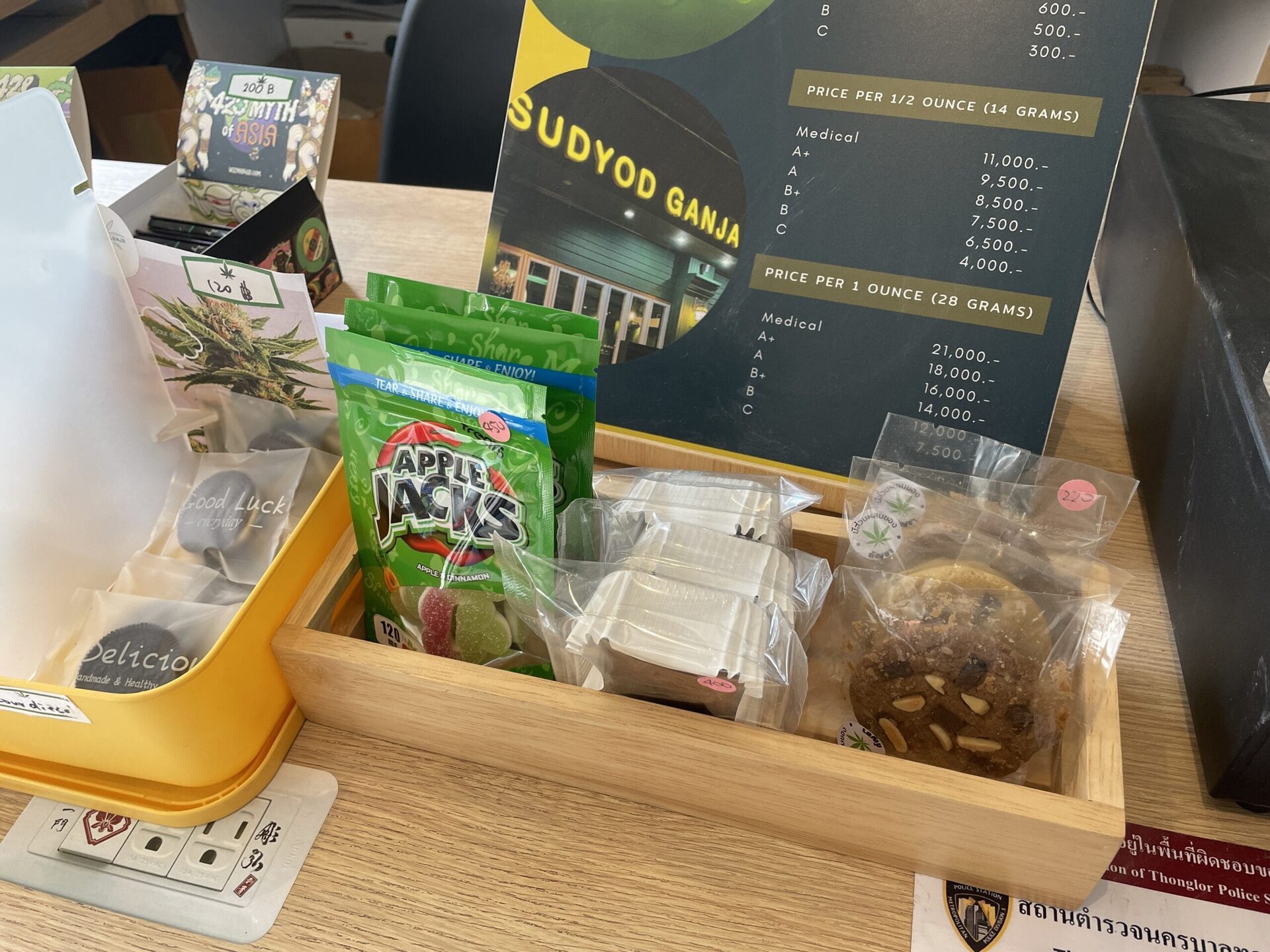 驚奇甘蔗人店內大麻製食品展示