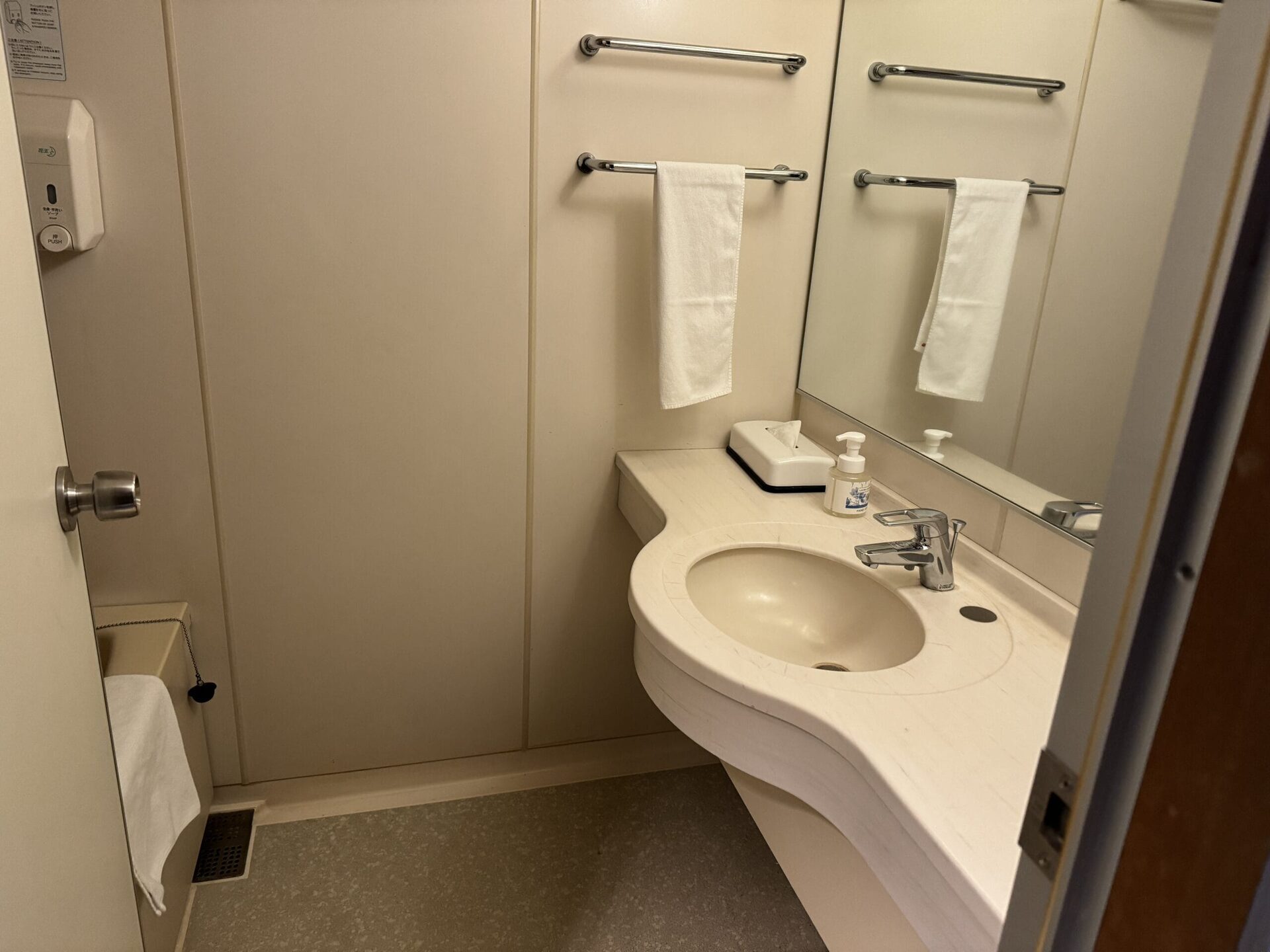 登別萬世閣房間衣櫃