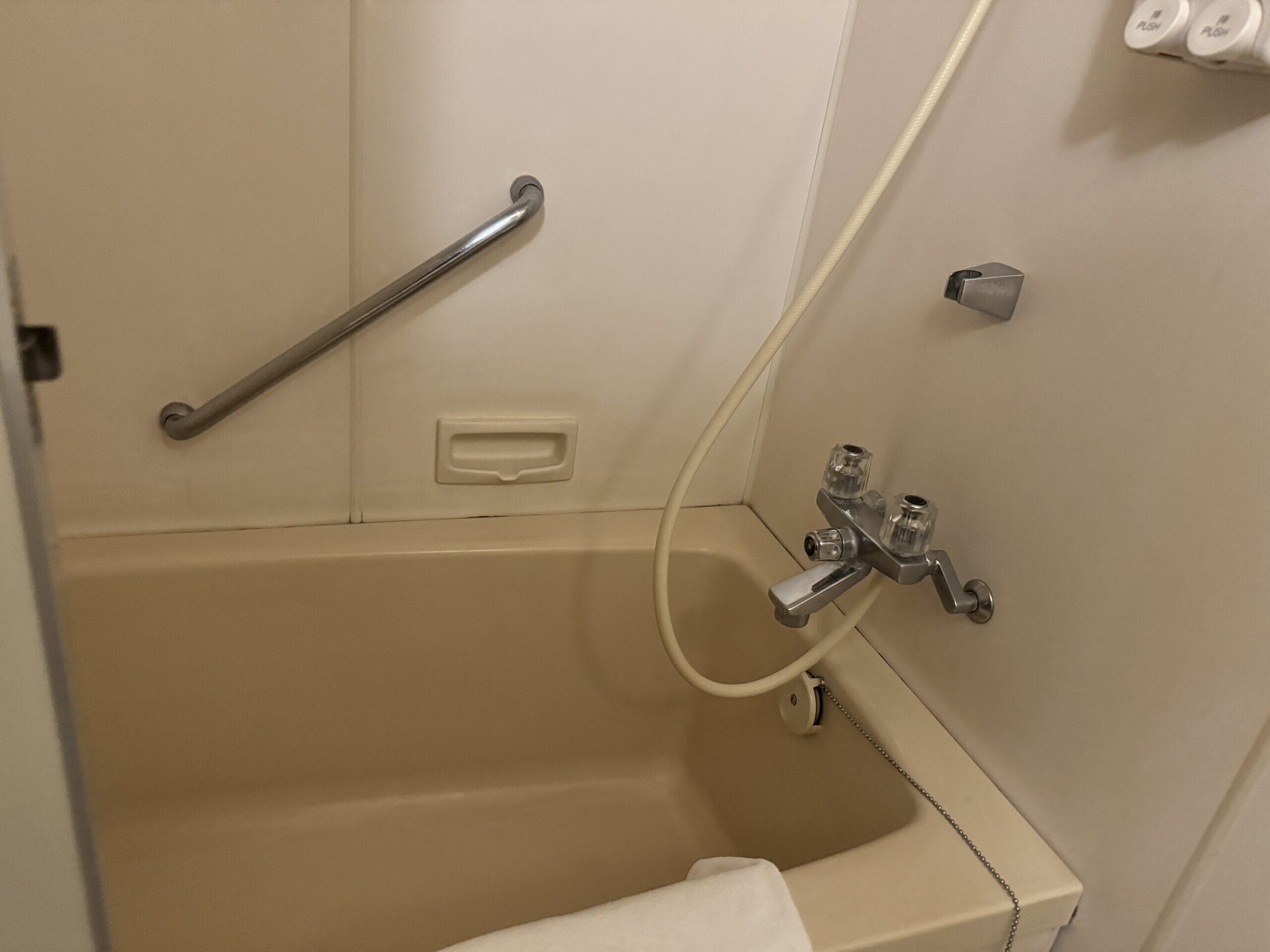 登別萬世閣房間茶几與點心