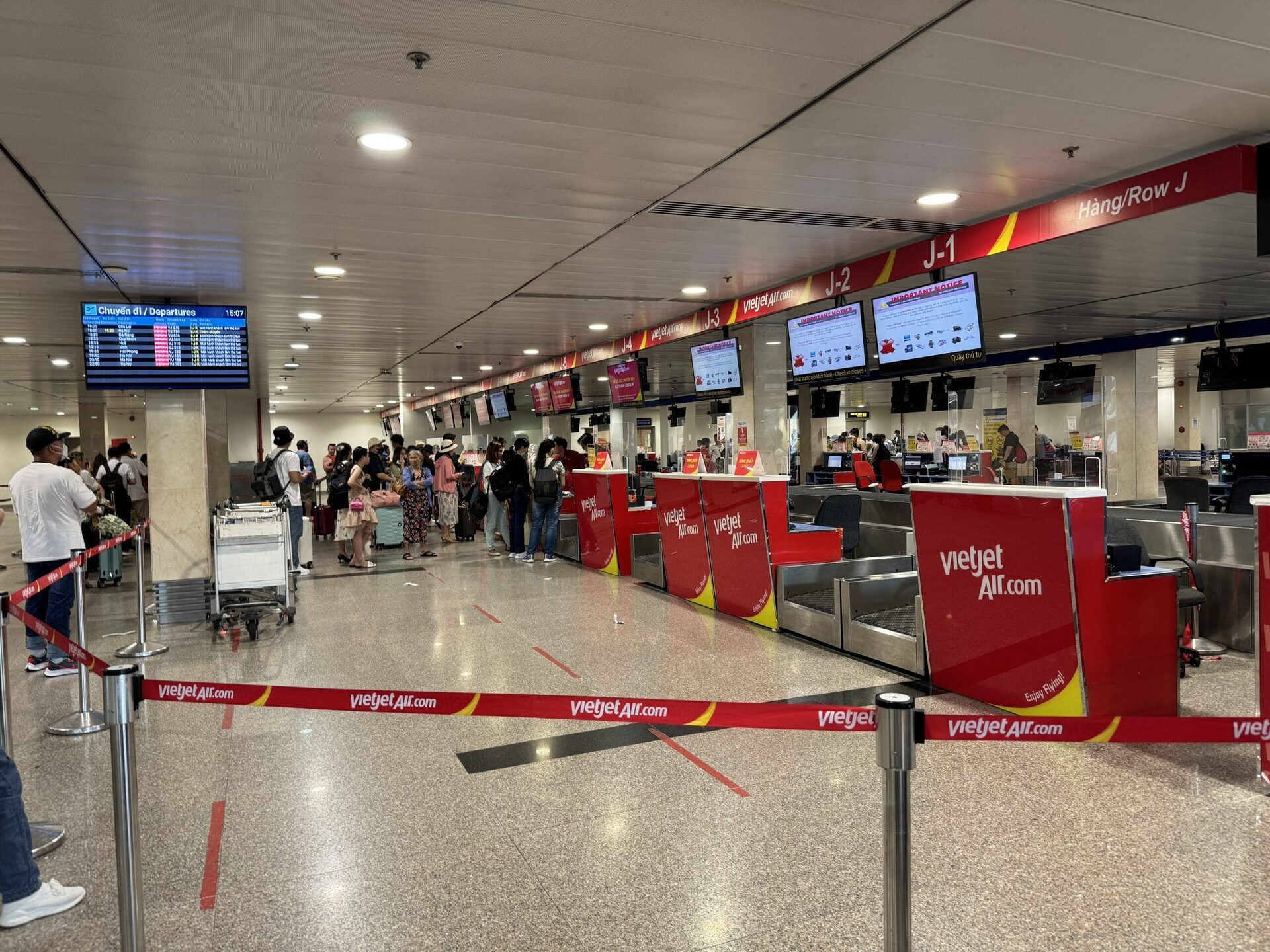 胡志明新山一國際機場國內航廈入口