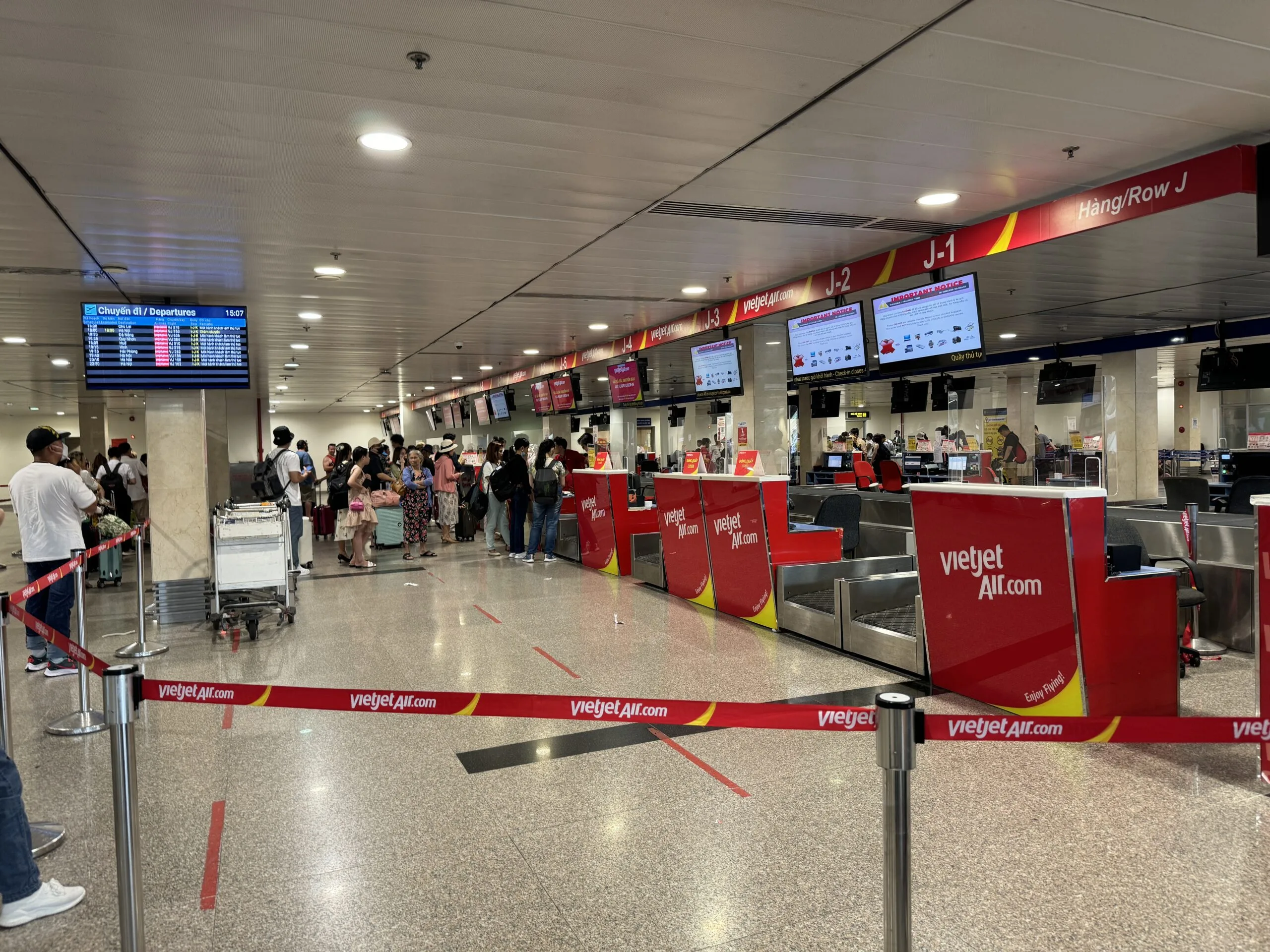 胡志明新山一國際機場國內航廈入口
