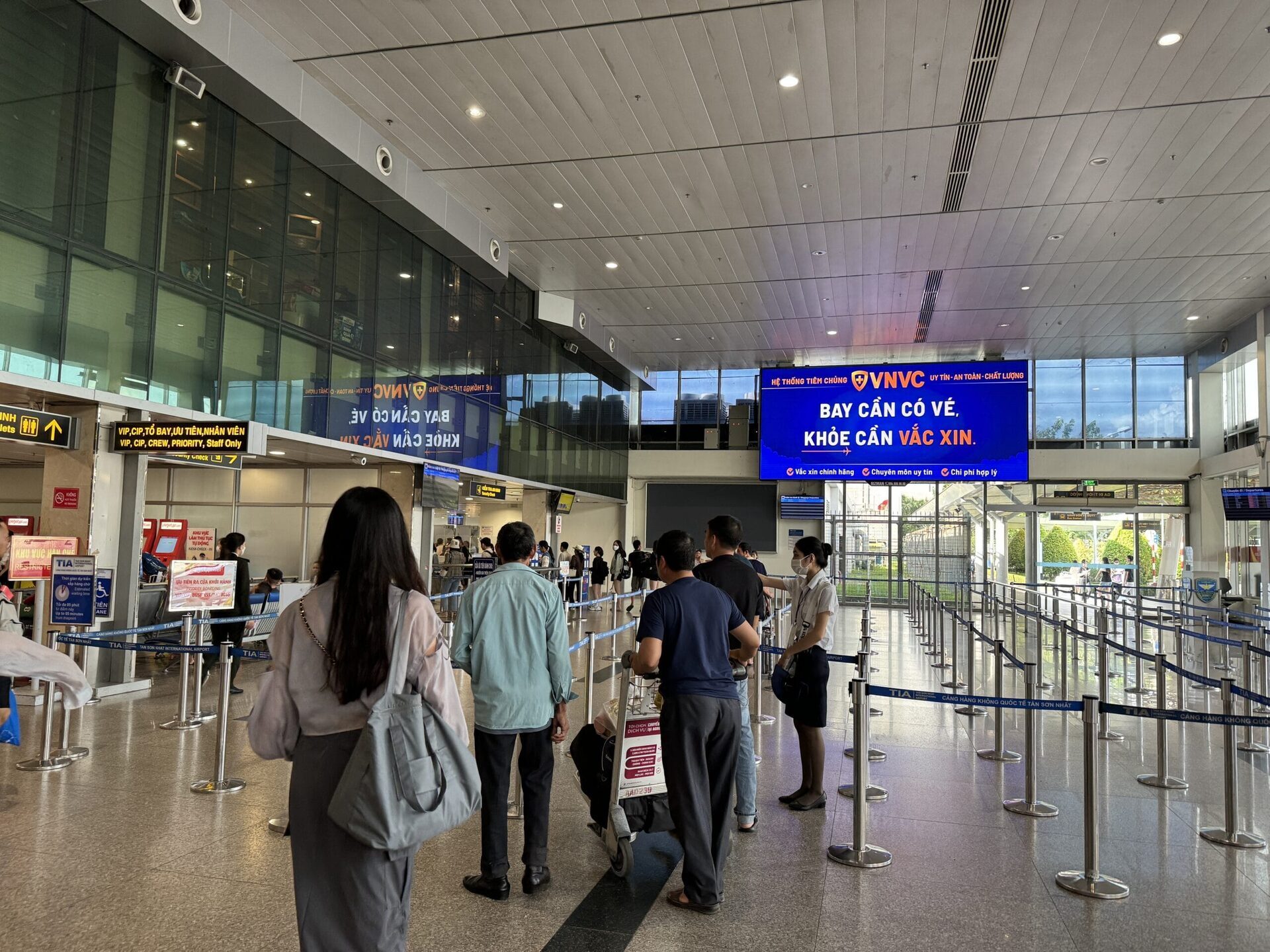 胡志明新山一機場國內航廈報到大廳