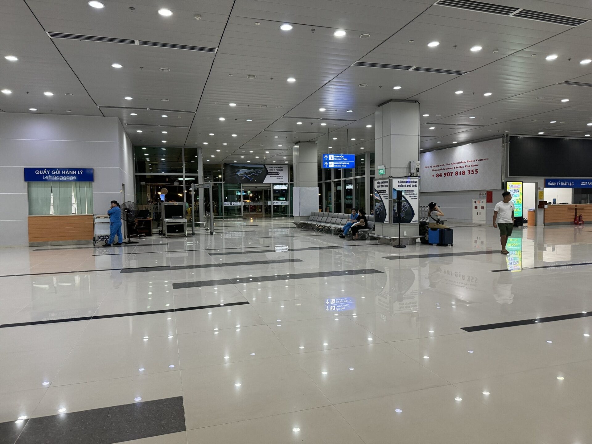 富國島國際機場外觀，乾淨現代