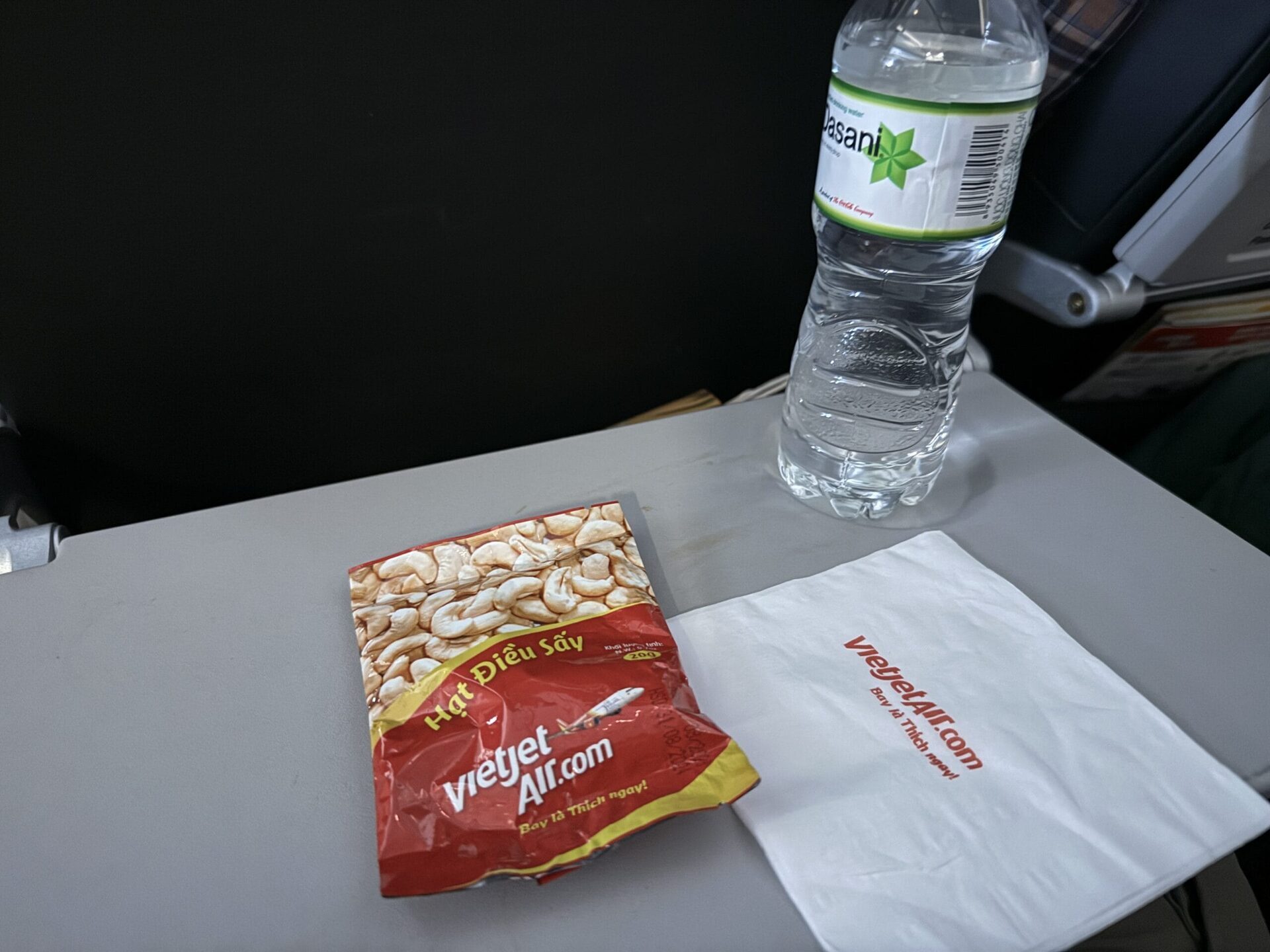 越捷航空機上零食與飲用水