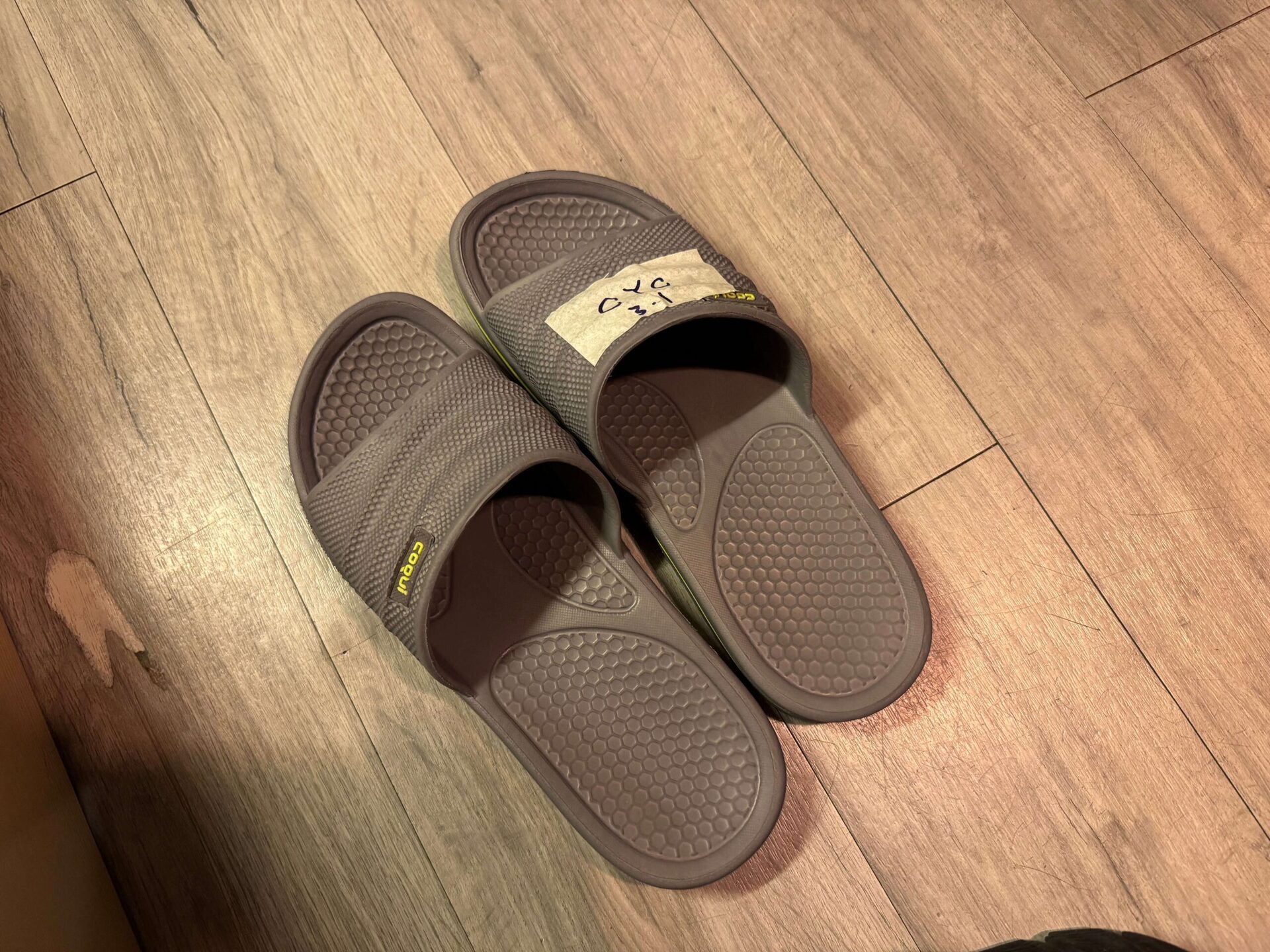 土瓜灣麻雀客棧提供的免費室內拖鞋